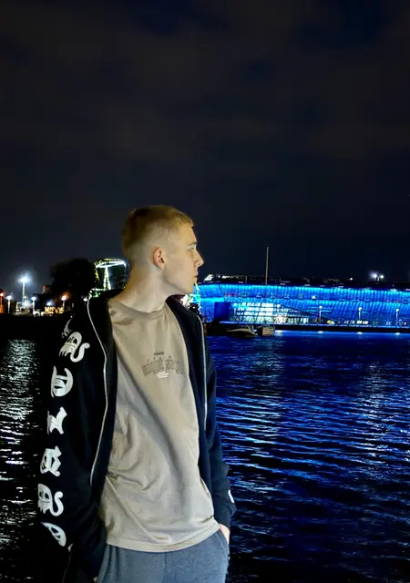 Я Nikita, 21 років з Одеси, шукаю знайомства без зобов'язань