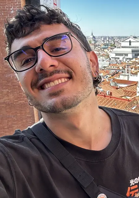 Soy Nicolas, 27 años de Lugo, busco conocer gente para relación sin ataduras