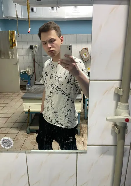 Я Максим, 20 років, знайомлюсь без зобов'язань у Донецьку