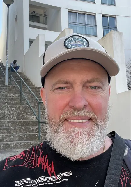 Я Iurii, 46, знакомлюсь без обязательств в Каркавелуш