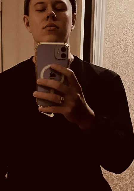 Я Дмитрий, 20, из Франкфурта-на-майне, ищу знакомства без обязательств