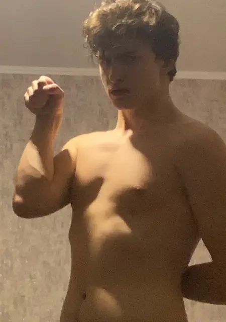 Я Ivan, 18, из Павлограда, ищу знакомство для открытые отношения