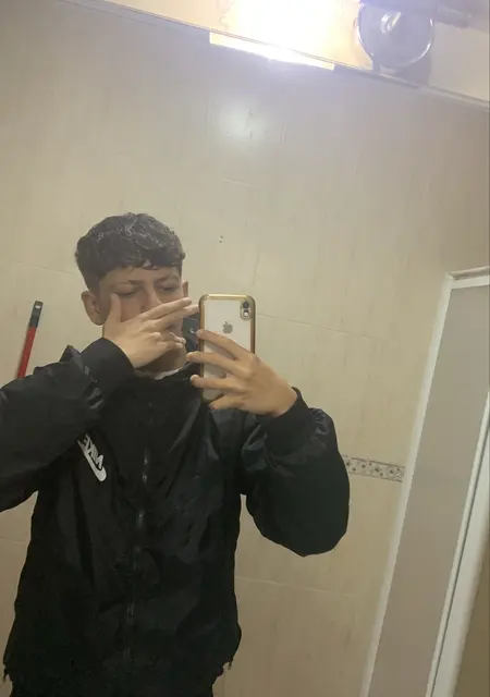 Soy Karim, 18 años de Málaga, busco conocer gente para lío de una noche