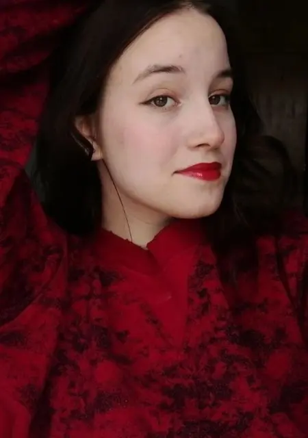 I'm Yelizaveta, 18, looking to meet for no strings attached in London