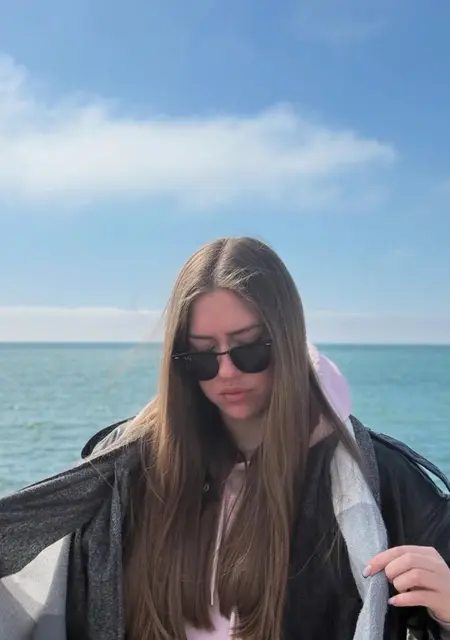 Оля из Славянска, мне 25, познакомлюсь для вирта