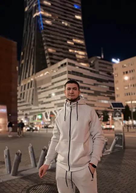 Денис из Черкасс, мне 25, познакомлюсь на одну ночь