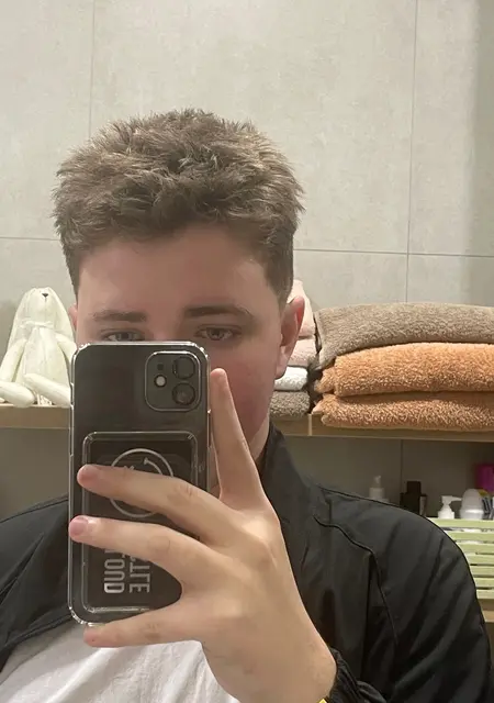 Я Михайло, 20, из Мукачева, ищу знакомство для вирта