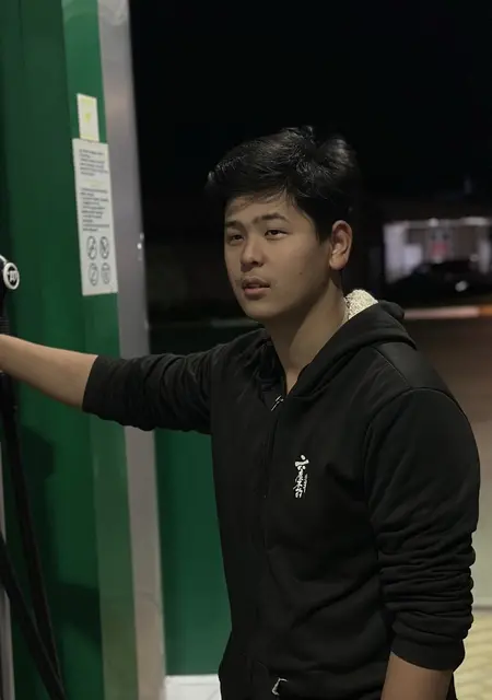 Я Rinat, 18, из Бишкека, ищу знакомства без обязательств