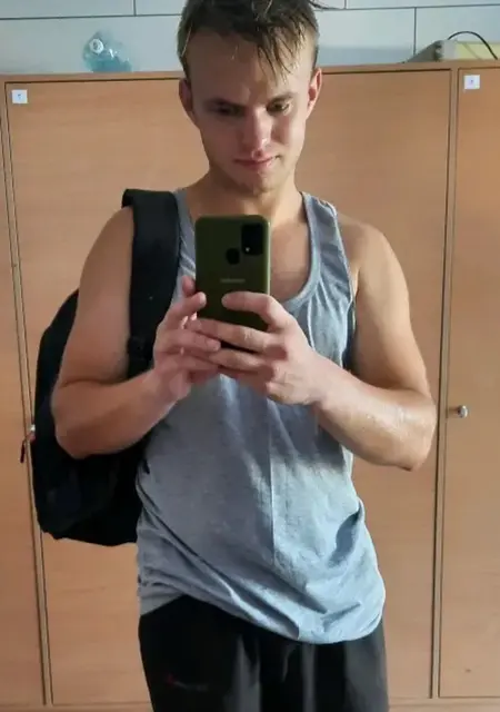 Я Misha, 26, из Охтирка, ищу знакомства без обязательств