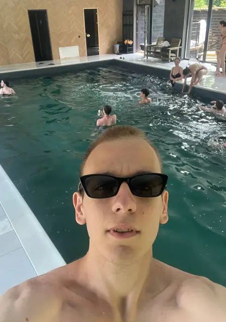 Лёша з Коломия, шукаю на сайті знайомства без зобов'язань