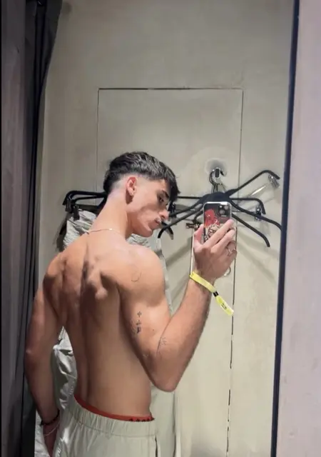 Miguel de La Coruña, tengo 22 años, listo para conocer para lío de una noche