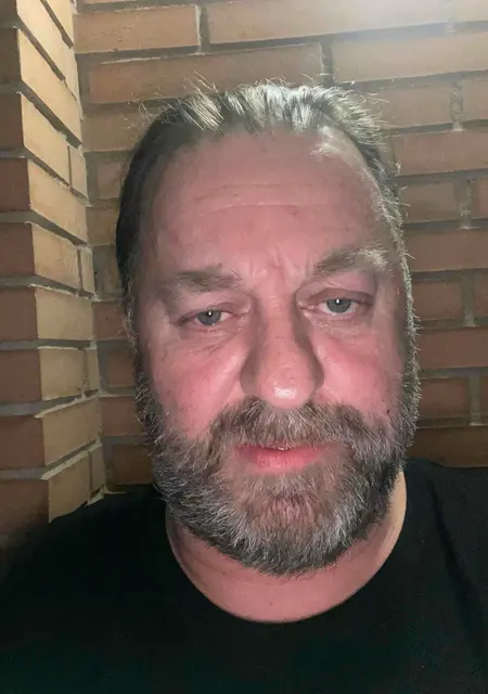 Soy Jairo De Jesus, 52 años de Barcelona, busco conocer gente para relación abierta