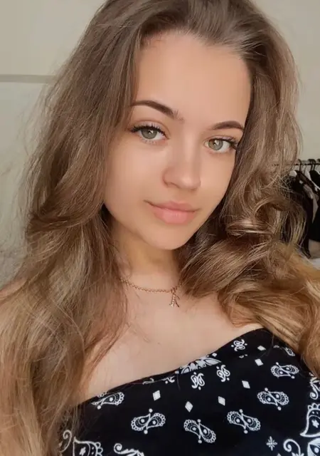 Adriana из Праги, ищу на сайте дружбу