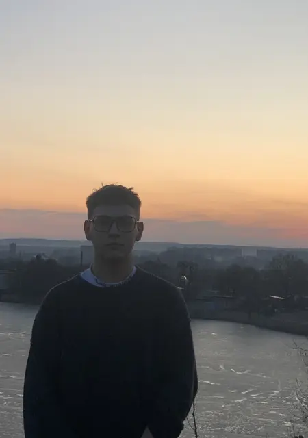 Тимур из Франкфурта-на-майне, ищу на сайте общение