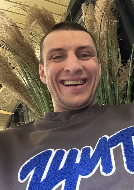 Я Женя, 32, знакомлюсь без обязательств в Пазарджике