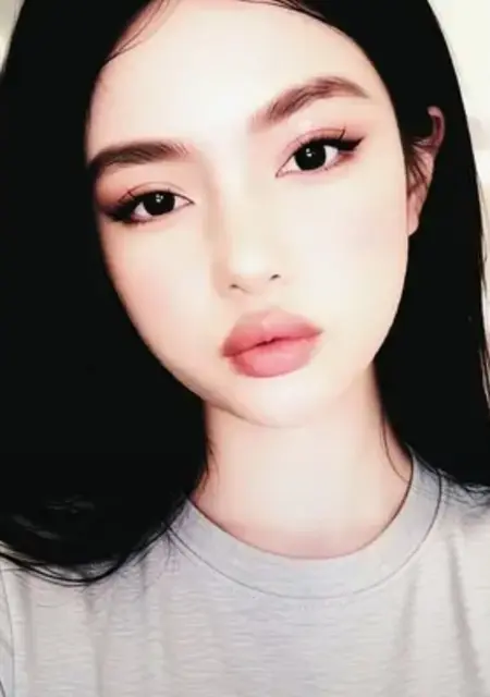 Я Адель, 18, из Амстердама, ищу знакомства на одну ночь