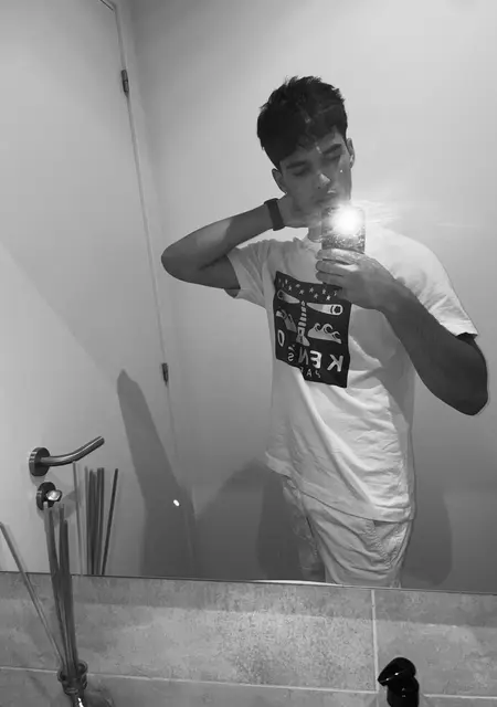 Soy Alan, 21 años de Sabadell, busco conocer gente para lío de una noche