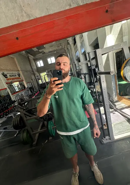 Виталий из Макеевки, мне 25, познакомлюсь для вирта