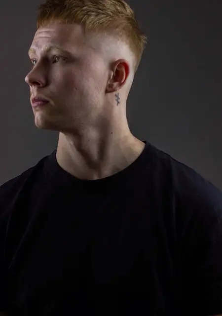 Я Сергей, 26, из Салоников, ищу знакомство для приятного времяпровождения
