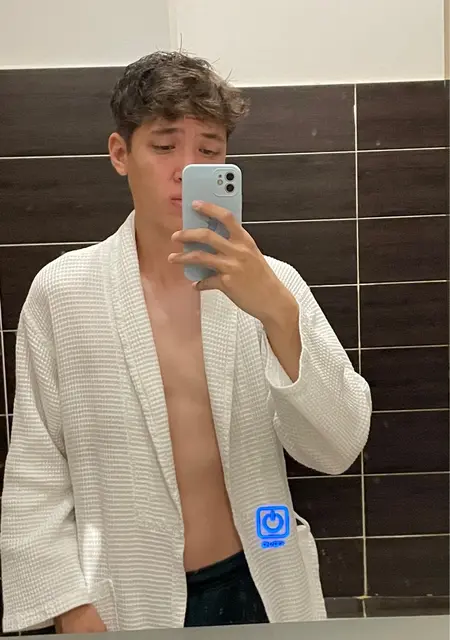 Я Айдос, 18, знакомлюсь без обязательств в Шымкенте