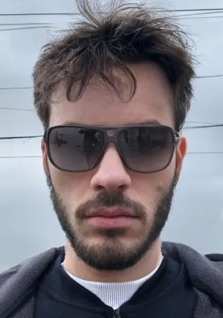 Я Марк, 19, из Павлодара, ищу знакомство для вирта