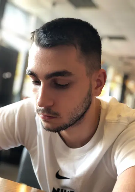 Я Саша, 20, знакомлюсь без обязательств в Днепре