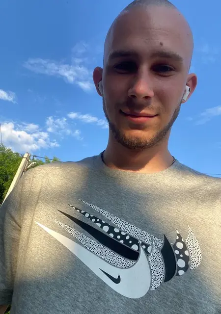 Захар из Славянска, мне 26, познакомлюсь для приятного времяпровождения