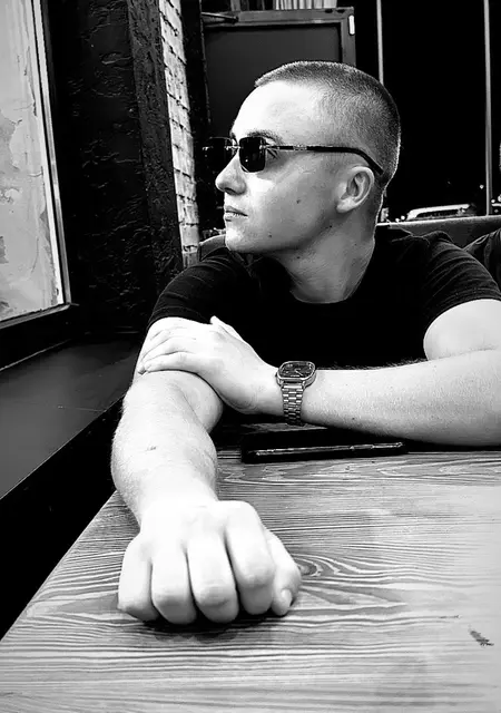 Виталик из Львова, ищу на сайте знакомства на одну ночь