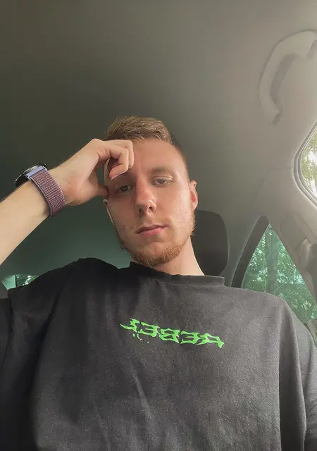 Андрей из Минска, мне 22, познакомлюсь без обязательств