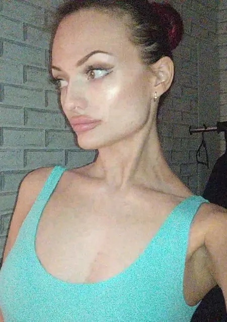 Ксюша из Парижа, ищу на сайте знакомства на одну ночь