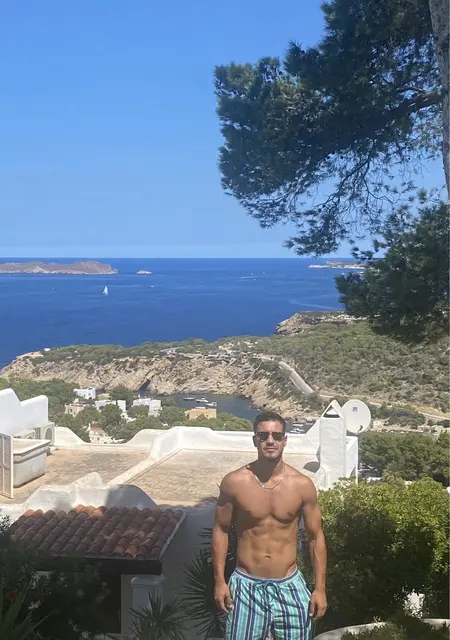 Soy Jacobo, 29 años de Valencia, busco conocer gente para lío de una noche