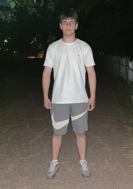 Я Денис, 18, знакомлюсь без обязательств в Киеве
