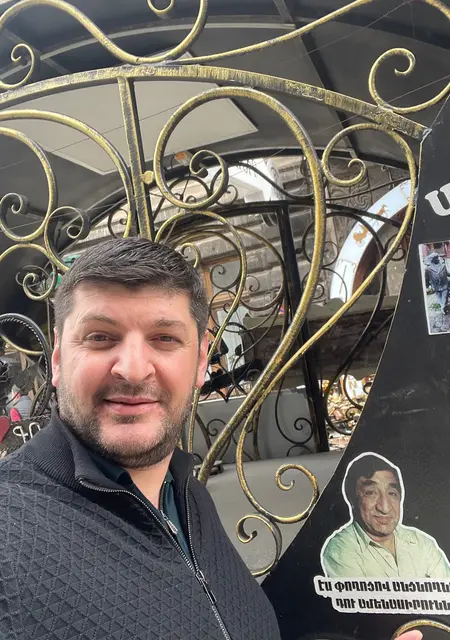 Арман из Дронтена, ищу на сайте знакомства на одну ночь