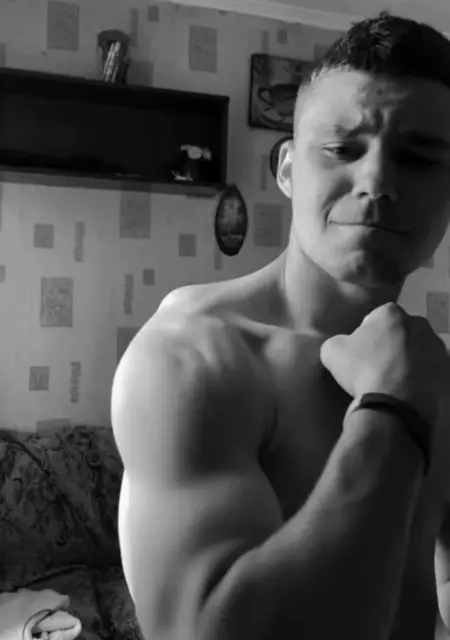 Иван з Одеси, мені 18 років, познайомлюсь на одну ніч