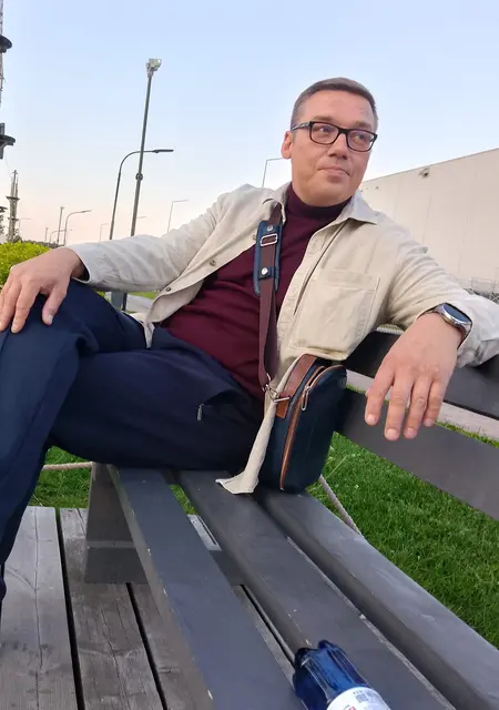 Soy Aleksey, 43 años de Valencia, busco conocer gente para relación sin ataduras
