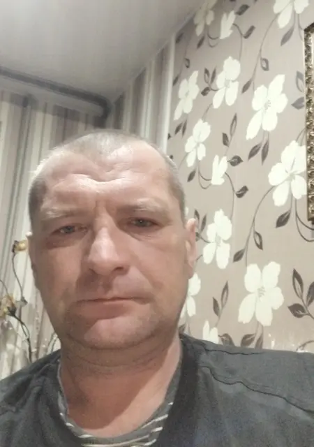 Саша из Гомеля, мне 41, познакомлюсь на одну ночь