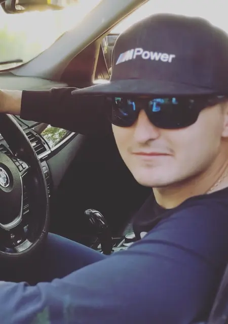 Игорь из Черкасс, мне 32, познакомлюсь без обязательств