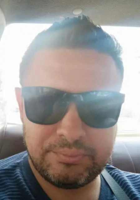 Я Adam, 40, из Брюсселя, ищу знакомства без обязательств