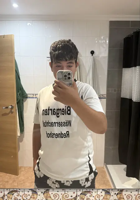 Natael de Palma de Mallorca, tengo 19 años, listo para conocer para relación abierta