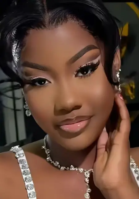 Darla из Парижа, ищу на сайте знакомства на одну ночь