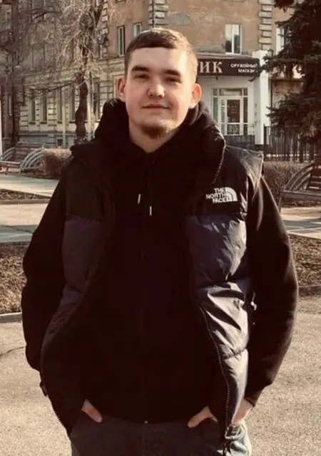 Я Илья, 21, из Амстердама, ищу знакомства без обязательств