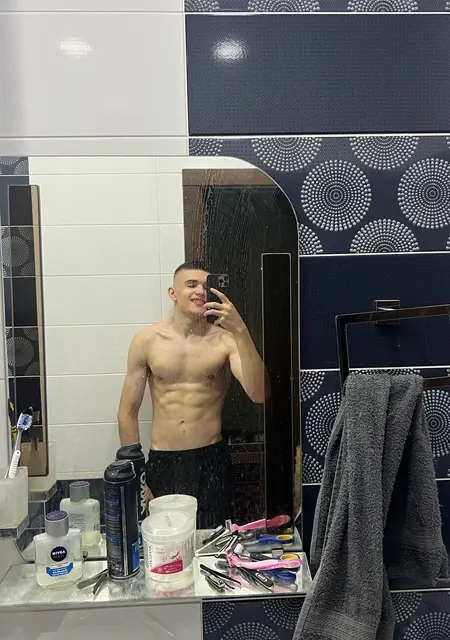 Артём из Кривого Рога, мне 24, познакомлюсь на одну ночь