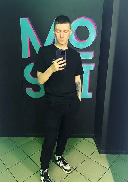 Саша з Чернігова, шукаю на сайті спілкування