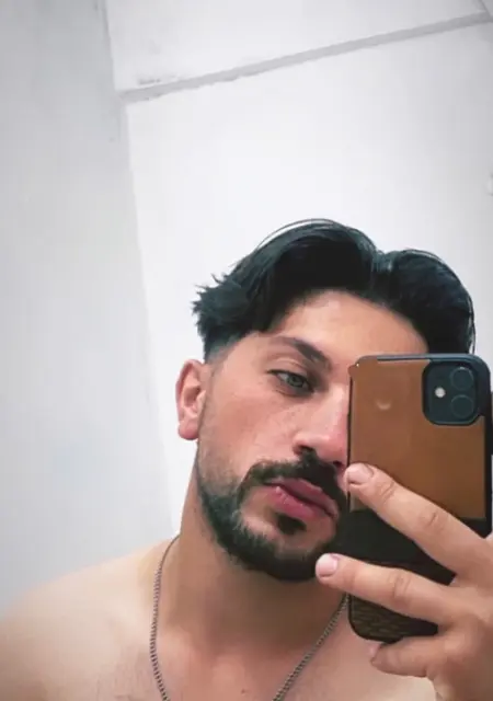 Ahmet из Измира, мне 26, познакомлюсь для вирта