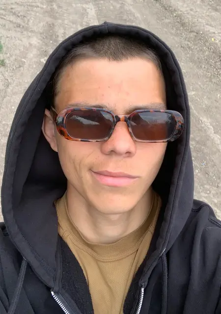 Слава из Николаева, мне 18, познакомлюсь на одну ночь