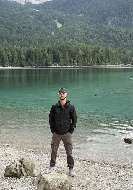 Я Aleksandr, 30, знакомлюсь для приятного времяпровождения в Мербуш