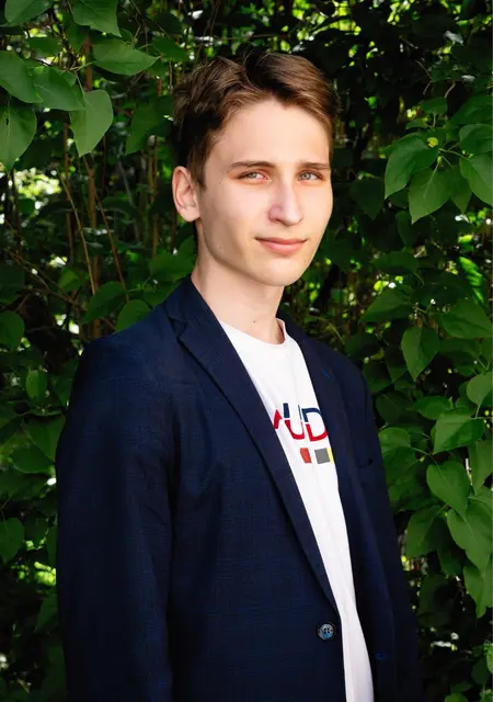 Артём из Брюсселя, мне 19, познакомлюсь на одну ночь