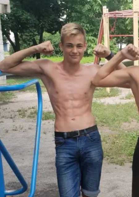 Я Максим, 22 років з Обухів, шукаю знайомства без зобов'язань