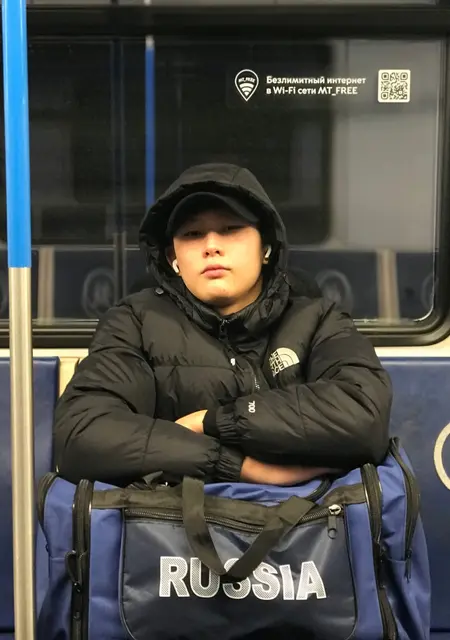 Я Баяастан, 19, из Парижа, ищу знакомства на одну ночь