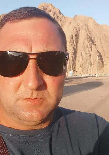 Я Олег, 56 років з Києва, шукаю знайомства на одну ніч